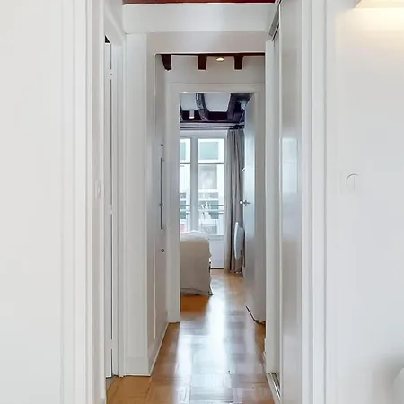 Cosy - Eiffel Tower *