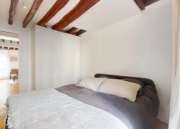Cosy - Eiffel Tower